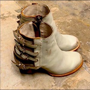 ISO DO NOT BUY freebird Hermosa in Ice size 9